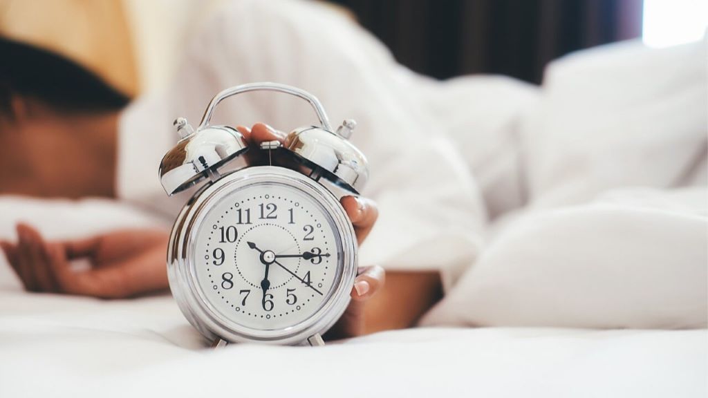Illustrated step-by-step guide to science-backed morning habits for better health